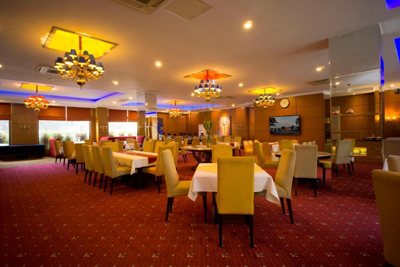 Bumi Senyiur Hotel Samarinda Exterior photo