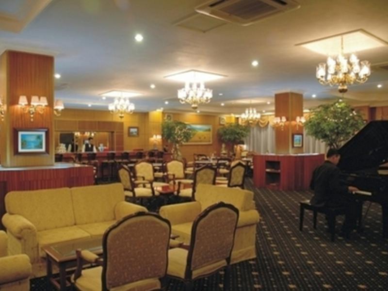 Bumi Senyiur Hotel Samarinda Exterior photo